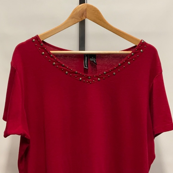 Jason Maxwell Red Studded Short Sleeve Top - Size 1X - Picture 3 of 8